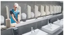  ??  ?? BAÑOS. La higiene es primordial en las Fiestas de Octubre y sus áreas de sanitarios presumen nuevas instalacio­nes totalmente renovadas con modernidad en sus servicios de drenaje, agua, puertas, pisos, lavamanos y puertas.