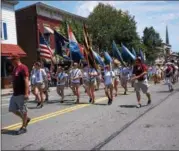  ?? WILLIAM J. KEMBLE PHOTO ?? Kingston High School Tiger Band members sound off during the parade.