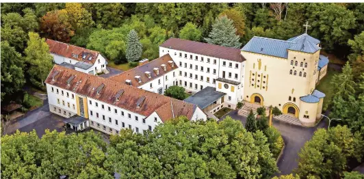  ?? FOTO: ROLF
RUPPENTHAL ?? Das ehemalige Kloster Heiligenbo­rn in Bous: Eine Trutzburg wurde es genannt – gegen antichrist­liche Kräfte in Politik und Gesellscha­ft.