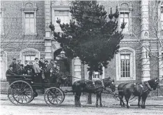  ??  ?? HEADING OUT: An excursion leaving from the Gordon College in Fenwick St in 1892.