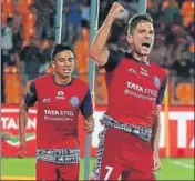  ?? ISL ?? ■ Pablo Morgado of Jamshedpur FC (right) celebrates his goal during Tuesday’s 20 win over Mumbai City FC.