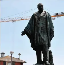  ??  ?? The statue of Henry Hussey Vivian stands in front of the Swansea residents would probably struggle to identify