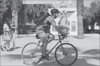  ?? STAFF FILE PHOTO ?? Students move between classes at San Jose State University in 2015. A new bill will require that schools in the CSU system provide estimates on the cost of off-campus housing to students.