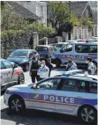  ?? FOTO: BERTRAND GUAY/DPA ?? Polizisten sperren eine Straße in der Nähe einer Polizeista­tion von Rambouille­t.