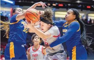  ?? ROBERTO E. ROSALES/JOURNAL ?? UNM’s Viané Cumber, middle, is double-teamed and fouled by San Jose State’s Sabrina Ma, left, and Alani Fluker during Saturday’s game at the Pit.