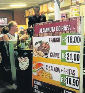  ??  ?? Precios. Por la devaluació­n del real, están más baratos que en la Costa.