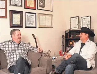  ?? SUBMITTED ?? John Rich, right, speaks with Bart Herbison about songwritin­g.