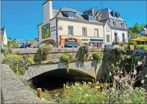  ??  ?? Pont-Aven est parfait pour se relaxer loin des grandes villes.