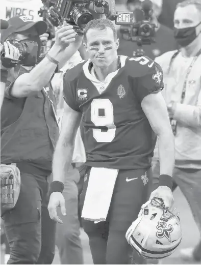  ?? BUTCH DILL/AP ?? Saints quarterbac­k Drew Brees leaves the field after a playoff game against the Buccaneers on Jan. 17 in New Orleans.