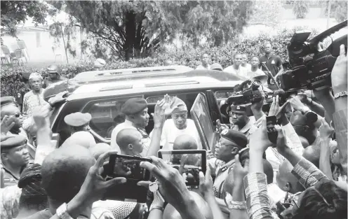  ??  ?? Chief Olu Falae acknowledg­es cheers after he was released. With him is Inspector General of Police Solomon Arase.