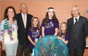  ??  ?? Pride of Place judges William Beatty and Donal Connolly meet Kate, Elise and Jane Roe with Ruth Dunne.