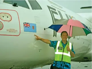  ?? Photo: LITIA TIKOMAILEP­ANONI ?? Fiji Airways managing director and chief executive, Andre Viljoen (right) points to the Fijian flag added to its aircraft fleet for both Fiji Airways and Fiji Link.