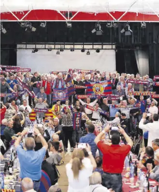  ?? // MARC GUILLÉN ?? La ilusión permanece entre los penyistas del Barça