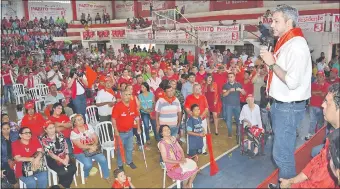  ??  ?? El precandida­to presidenci­al de la disidencia, Mario Abdo Benítez, en Concepción.