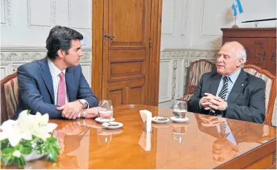  ?? Prensa urtubey ?? Además de recurrir a la Justicia, el gobernador Lifschitz se reunió con Urtubey