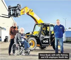  ??  ?? Steve Read, with wife Patricia, and JCB employee Heath Nix.