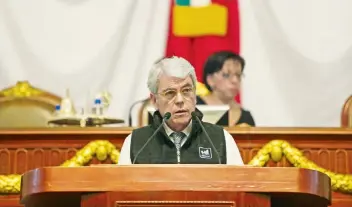  ??  ?? Felipe de Jesús Gutiérrez dijo que las viviendas que registraro­n daño total, se ubican las delegacion­es Iztapalapa, Tláhuac, Xochimilco, Tlalpan y Álvaro Obregón serán reconstrui­das con cargo al Fonden.