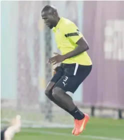  ?? ?? Senegal’s assistant coach Regis Bogaert attends a training session.