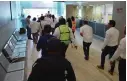  ??  ?? En Irapuato evacuaron a 400 empleados.