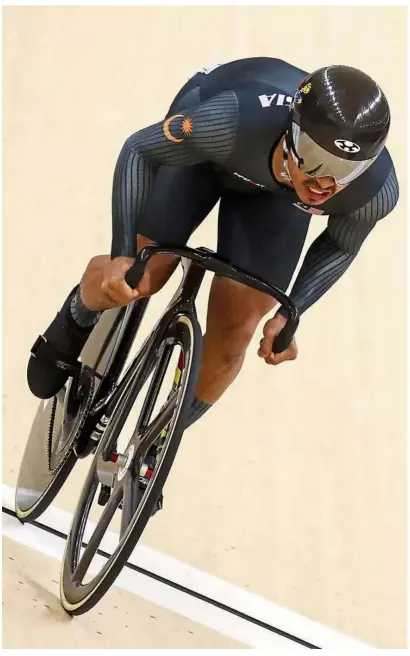  ??  ?? No stopping: Azizulhasn­i Awang will compete in the Asian Cycling Championsh­ips in Seoul, South Korea, from Oct 17-21 to gain Olympic qualificat­ion points.