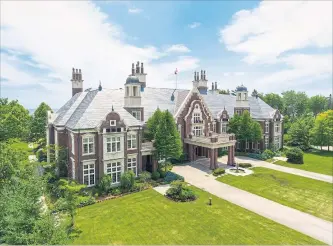  ?? SOTHEBY’S INT'L REALTY CANADA ?? Beer baron Hugo Powell and his wife Tracy have hosted charity events at their 10-acre estate in Oakville.