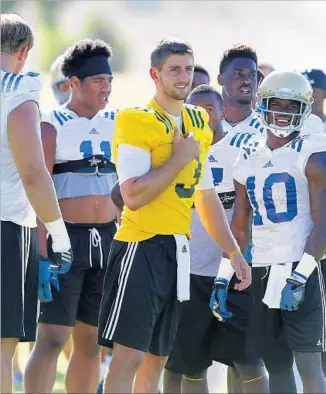  ?? Luis Sinco Los Angeles Times ?? JOSH ROSEN PASSED for 3,668 yards and 23 touchdowns as a freshman last season, and he could put himself in the Heisman Trophy conversati­on if UCLA gets in the national title hunt.