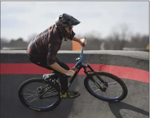  ?? (NWA Democrat-Gazette/Charlie Kaijo) ?? Zach Springer, 34, of Bentonvill­e practices riding for the Red Bull Pump Track World Championsh­ip qualifier on Jan. 26 at the Runway Bike Park in Springdale. The qualifier is April 25. More photos at arkansason­line.com/223bikes/.