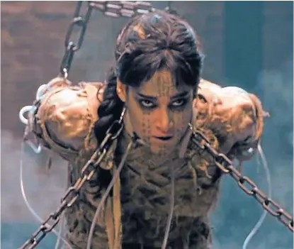  ??  ?? Belleza y misterio. La actriz argelina Sofía Boutella encarna esta nueva versión de la momia.