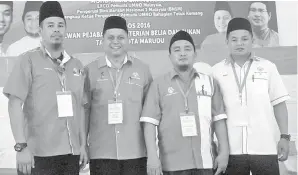  ??  ?? MOHD Faizal (dua dari kiri) dan Mohd. Ajrin (dua dari kanan) mengapit Jemrol Toyundo (kanan) dan Harris Suyut (kiri) yang menang Top 2 wakil Pergerakan Pemuda Umno Bahagian Kota Marudu ke Kuala Lumpur.