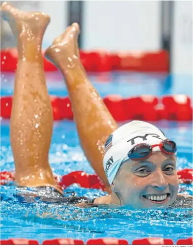  ?? PATRICK B. KRAEMER / EFE ?? Katie Ledecky sonríe después de imponerse en su serie preliminar de los 400 libres.