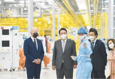  ?? KIM MIN-HEE/POOL PHOTO VIA AP ?? President Joe Biden and South Korean President Yoon Suk Yeol, center, tour the Samsung Electronic­s semiconduc­tor factory Friday in Pyeongtaek. Biden has started a five-day tour of South Korea and Japan.