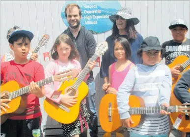  ?? PICTURE: JANE ARNOTT ?? LOVING MUSIC: David Love from Love Music (back row left) with Tauhara Primary School principal Tracy Fraser surrounded by potential young guitarists.