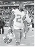  ?? AP/BILL KOSTROUN ?? Darrelle Revis of the Kansas City Chiefs leaves the field after the Chiefs lost 38-31 to the New York Jets. The loss was the Chiefs’ sixth in the past seven games leading a Kansas City-based columnist to say the Chiefs are in free-fall, showing an...