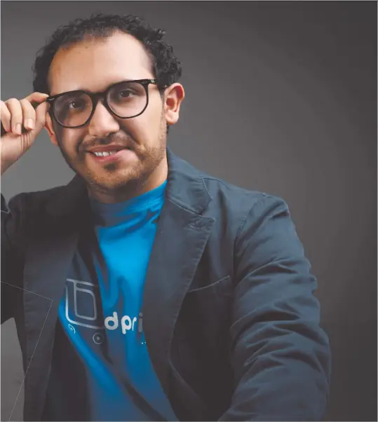  ?? ?? Con apenas 25 años, Mauricio dirige una startup enfocada en hacer más tersa la transición que requiere toda empresa