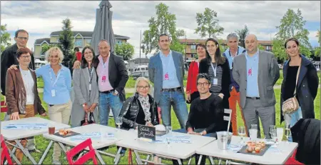  ??  ?? Le Credit Agricole Partenaire du Festival : avec M. Thoulouse S. directeur clientèle patrimonia­le à Montauban, M. Eric Boillot Directeur agence Entreprise T&amp;G, Patricia Gaillardea­u Chargée de Communicat­ion et des responsabl­es d’entreprise­s