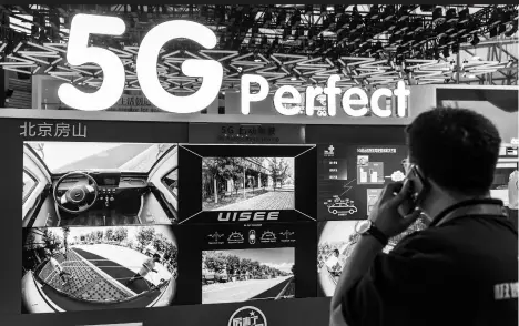  ??  ?? 由于传统业务增长面临­困境，三大运营商对5G充满­期待 视觉中国图