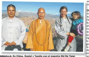  ??  ?? ORGULLO. En China, Daniel y Yamila con el maestro Shi De Yang.