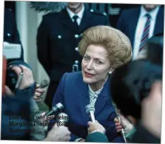  ??  ?? Eine Frisur wie ein Helm: Margaret Thatcher (Gillian Anderson)