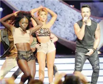  ?? | GETTYIMAGE­S ?? Luis Fonsi presenta con éxito Despacito durante los Billboard Latin Music Awards.