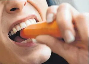  ?? FOTO: HANS-JÜRGEN WIEDL/DPA ?? Die Möhre ist ein perfekter Snack für zwischendu­rch.