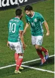  ?? Charles Rex Arbogast / AP ?? Oribe Peralta (19) celebra su gol junto a Giovani Dos Santos en el triunfo de México ante Panamá.