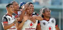  ?? PHOTO: GETTY IMAGES ?? The Warriors celebrate a try to Sam Lisone, centre, during the win over the Rabbitohs.