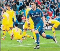  ?? SERGIO BARRENECHE­A / EFE ?? Álvaro Vázquez celebra un gol del Getafe, el pasado domingo