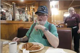  ?? MORRY GASH — THE ASSOCIATED PRESS ?? Harry Rose talks about the impeachmen­t hearings at dinner Friday in Sturtevant, Wis.