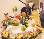  ?? (Courtesy Thai Embassy) ?? EDUCATION MINISTER Rafi Peretz with Thai Ambassador-designate Pannabha Chandraram­ya in front of a display of Thai vegetable sculptures.