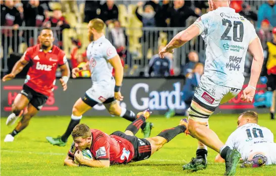  ?? Photo / Photosport ?? Mitchell Hunt scored a try after the fulltime hooter, then converted to earn the Crusaders a draw against the Sharks last night.