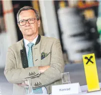  ?? BILD: SN/ROBERT RATZER ?? Generaldir­ektor Heinz Konrad musste mit dem Raiffeisen­verband Salzburg einen Rettungssc­hirm für eine Regionalba­nk aufspannen.