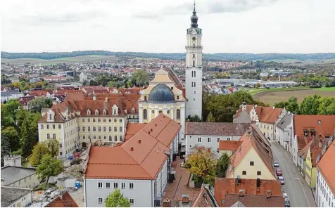  ?? Foto: Barbara Würmseher ?? Im ehemaligen Kloster Heilig Kreuz stehen die meisten Räume leer, seitdem das Internat dort im Sommer 2016 ausgezogen ist. Ein Studienkol­leg der Uni Eichstätt hätte dort einziehen sollen, doch diese Pläne sind geplatzt.