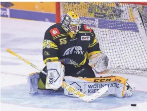  ?? GO
ARCHIV: IMA- ?? Der schwedisch­e Torwart Oskar Östlund trägt auch in der neuen Saison das Trikot der Pinguine mit der Nummer 55.