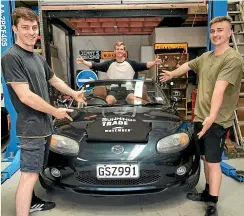  ?? ?? Aaron Duncan, Jack Jury and Sam Ford are fixing and flipping a Mazda MX-5 for the Movember charity.